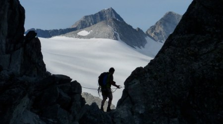 un paesaggio maestoso sulla ferrata del corno di Grevo vie ferrate in adamello
